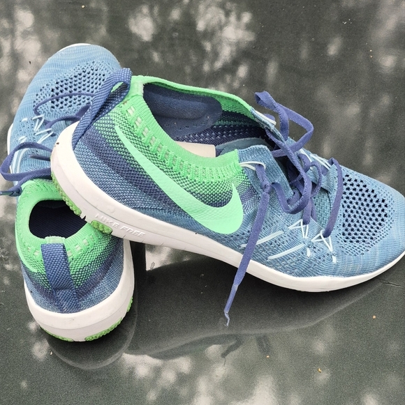 Nike Kids Blue and Green Shoes - Picture 3 of 8